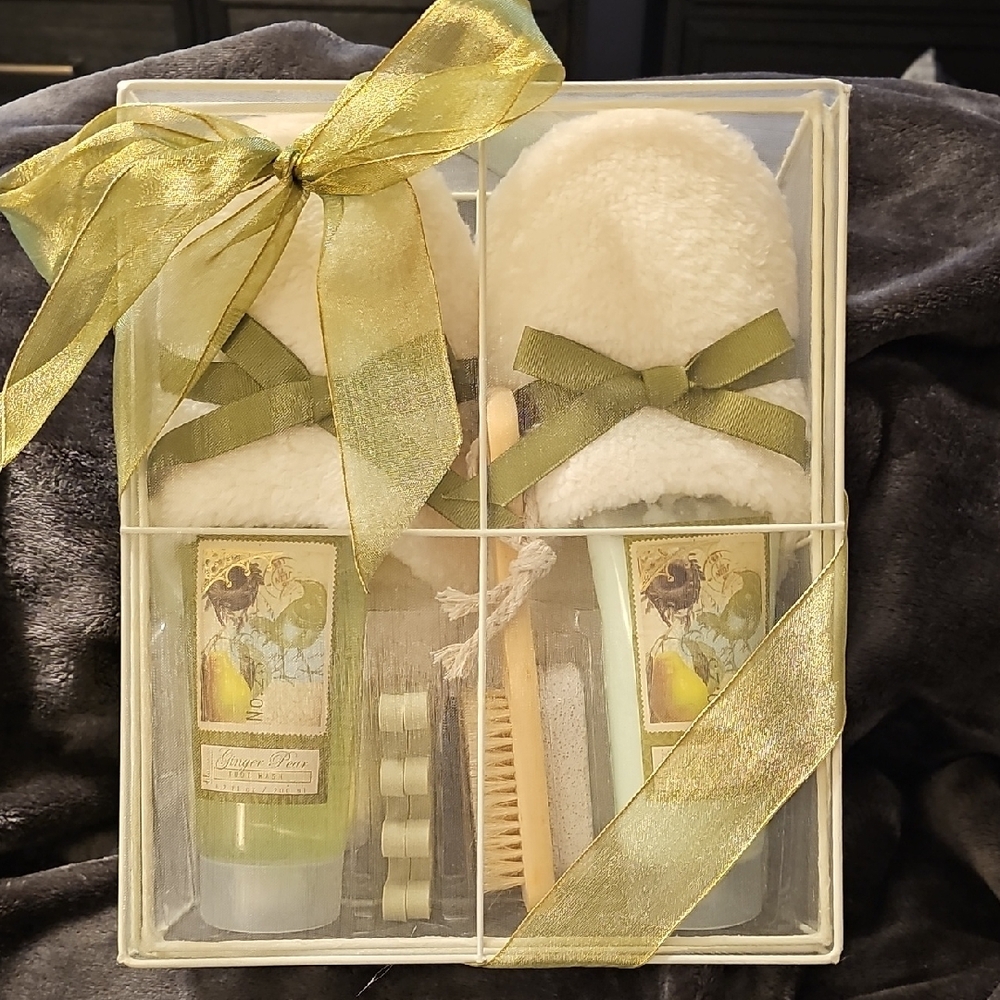 Luxurious Ginger Pear Bath & Body Gift Set